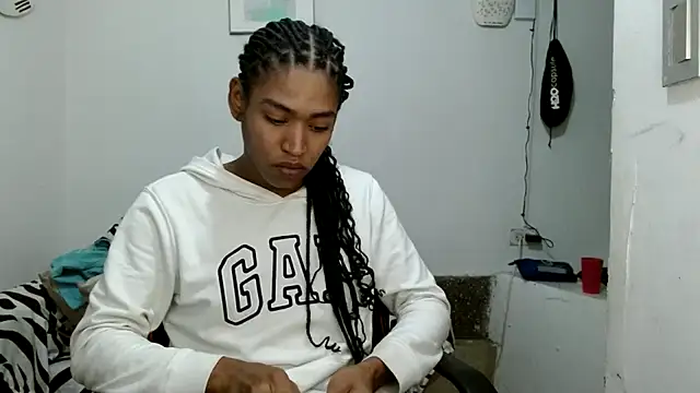 angelamarie1 online show from 04-05-26, 07:42