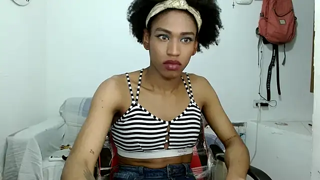 Snapshot of angelamarie1 chatting on 10-18-25, 12:01 angelamarie1 online show from 10-18-25, 12:01