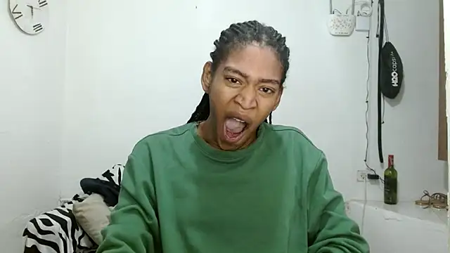 angelamarie1 online show from 04-28-26, 11:36