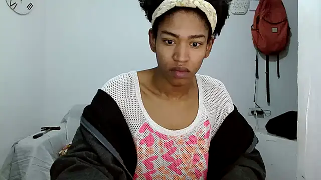 Snapshot of angelamarie1 chatting on 10-06-25, 10:38 angelamarie1 online show from 10-06-25, 10:38