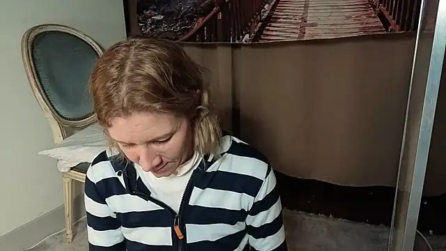 Lola Belgium online show from 04-27-26, 04:27