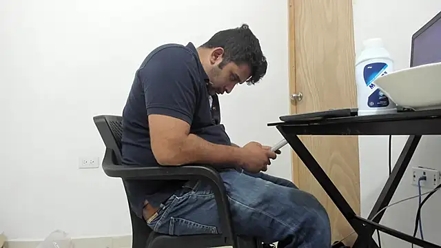 isearchcompany online show from 11-30-25, 07:31