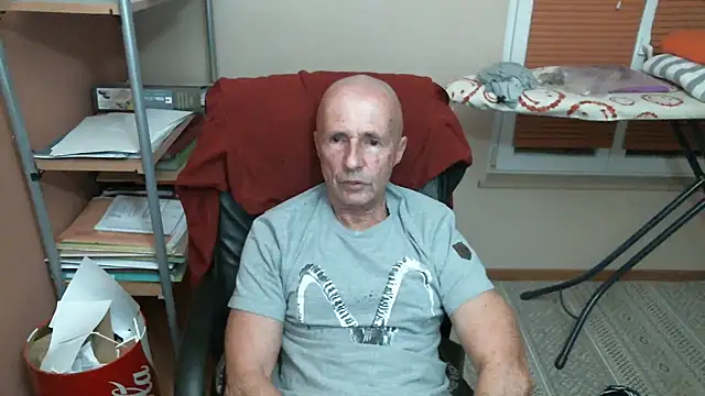 Snapshot of olibrius71 chatting on 02-13-26, 09:04 olibrius71 online show from 02-13-26, 09:04