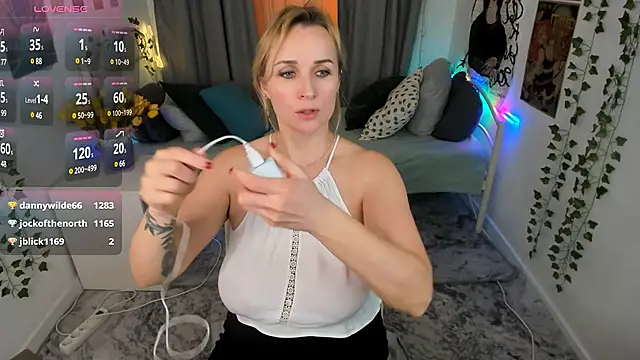 Karinella x online show from 03-10-25, 03:56