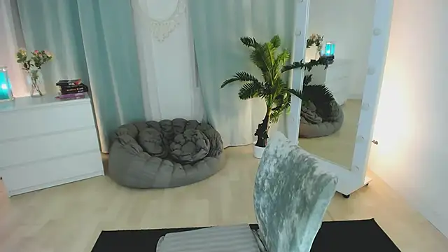 Karinella x online show from 05-31-26, 12:00
