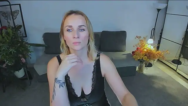 Karinella x online show from 11-06-25, 09:19