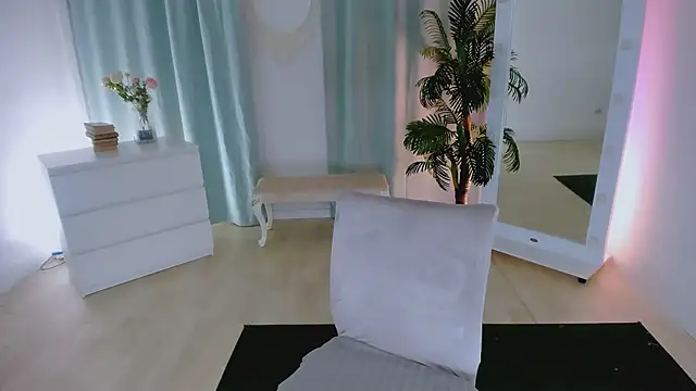 Karinella x online show from 06-17-26, 12:15