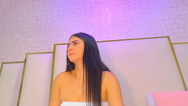 Snapshot of paola_rodriguez chatting on 06-19-26, 11:49 paola rodriguez online show from 06-19-26, 11:49