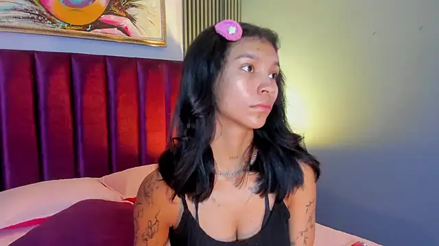 LauraAristizabal online show from 11-28-25, 12:27