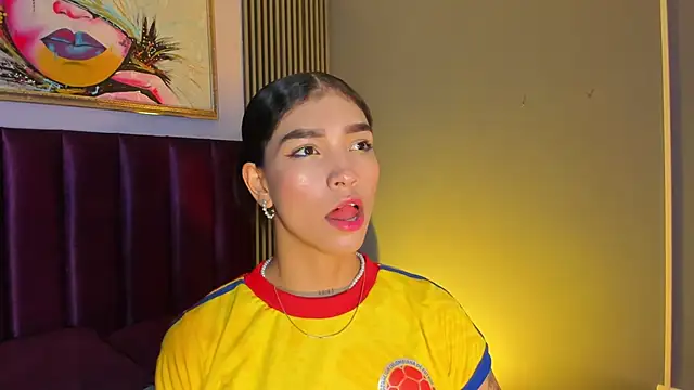 Snapshot of LauraAristizabal chatting on 06-23-26, 12:03 LauraAristizabal online show from 06-23-26, 12:03