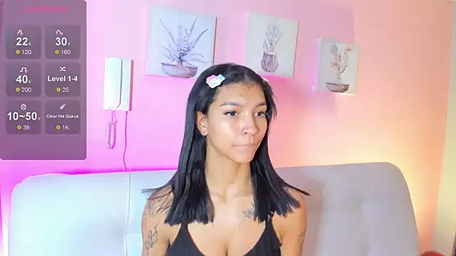 LauraAristizabal online show from 11-11-25, 12:55