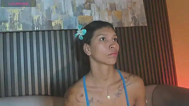 LauraAristizabal online show from 10-04-25, 12:28