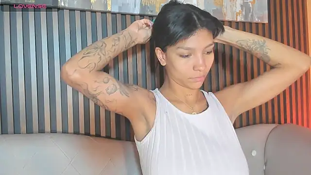 LauraAristizabal online show from 10-05-25, 12:40