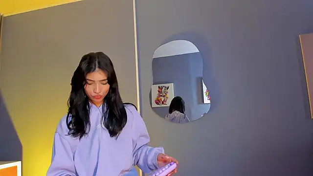 LauraAristizabal online show from 05-31-26, 06:09