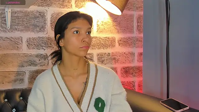 LauraAristizabal online show from 10-12-25, 12:39