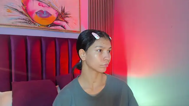 LauraAristizabal online show from 11-18-25, 12:41