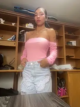 LauraAristizabal online show from 04-23-26, 12:29