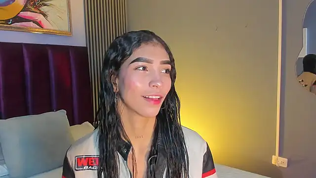 Snapshot of LauraAristizabal chatting on 06-20-26, 11:48 LauraAristizabal online show from 06-20-26, 11:48