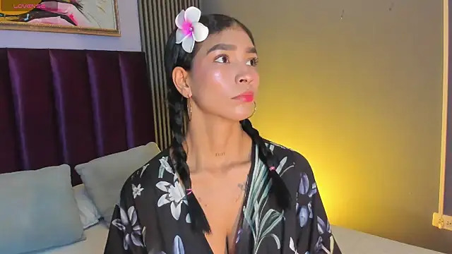 LauraAristizabal online show from 05-24-26, 12:05