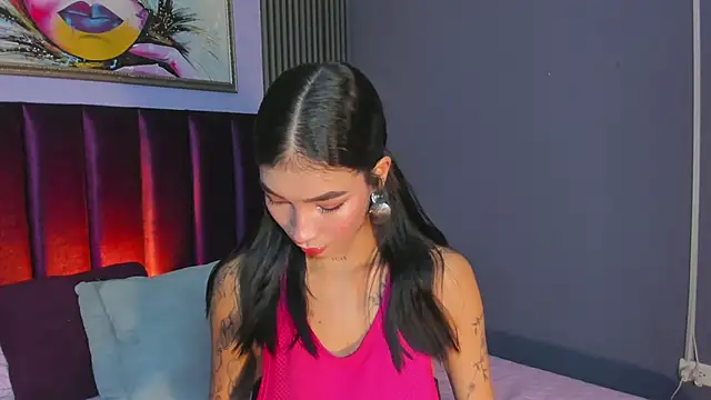 Snapshot of LauraAristizabal chatting on 06-18-26, 11:59 LauraAristizabal online show from 06-18-26, 11:59