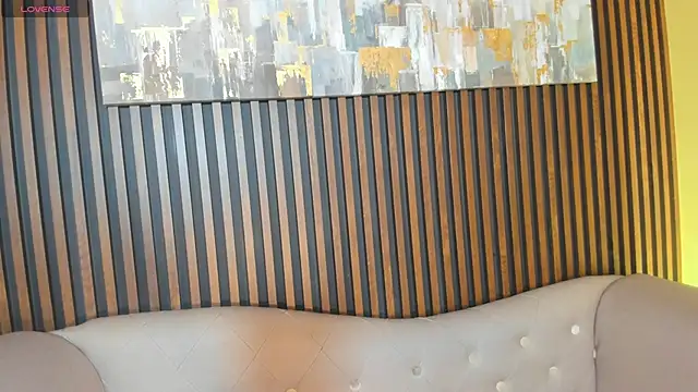 LauraAristizabal online show from 10-18-25, 12:40