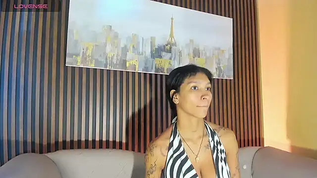 LauraAristizabal online show from 10-07-25, 12:50