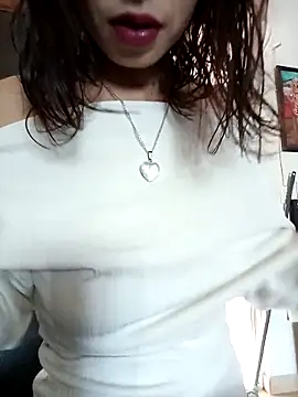 Snapshot of MINI_Petite chatting on 04-28-26, 05:39 MINI Petite online show from 04-28-26, 05:39