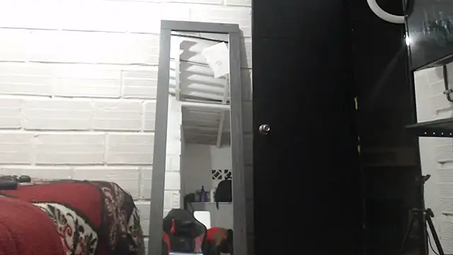 sexyjustin202 online show from 10-05-25, 12:01