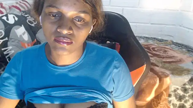 Snapshot of sexyjustin202 chatting on 06-11-26, 03:25 sexyjustin202 online show from 06-11-26, 03:25