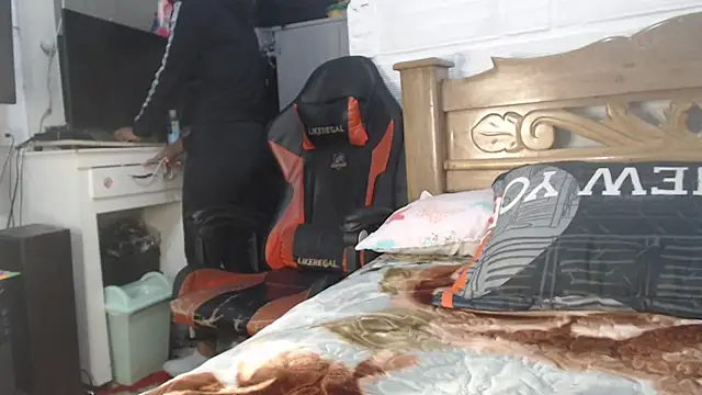 sexyjustin202 online show from 09-20-25, 12:04