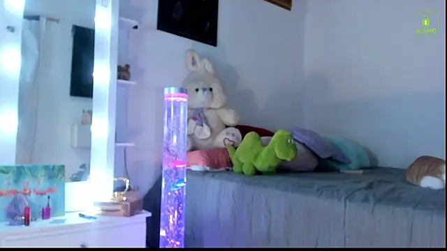 miaa-lee online show from 11-18-25, 01:43