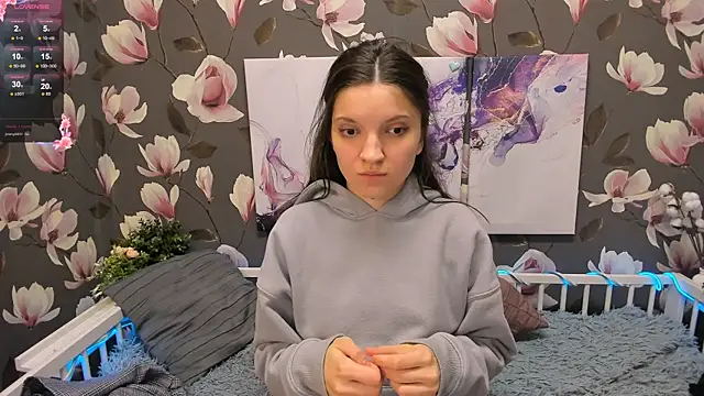 Snapshot of MelaniGrand chatting on 12-18-24, 03:00 MelaniGrand online show from 12-18-24, 03:00