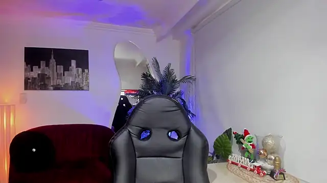 Meghan320 online show from 12-18-25, 11:47