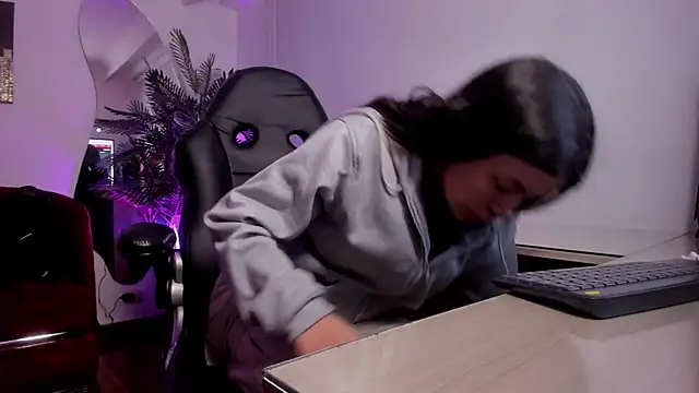 Meghan320 online show from 11-20-25, 11:33