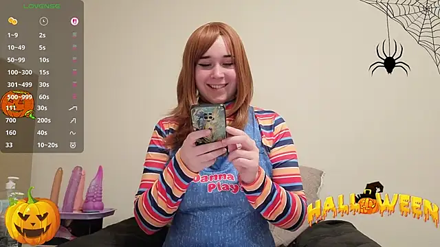 MaryHillx online show from 10-31-25, 01:02