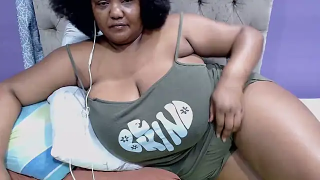 GiantTittts online show from 09-18-25, 08:34