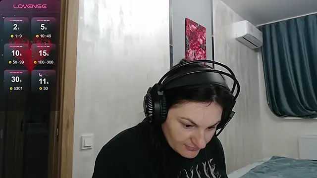 Stacy Davice online show from 10-17-25, 03:43