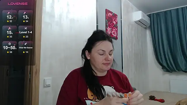 Stacy Davice online show from 10-22-25, 02:44