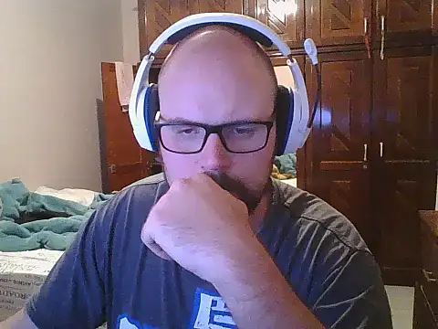 Snapshot of SuyNey chatting on 09-11-25, 12:43 SuyNey online show from 09-11-25, 12:43