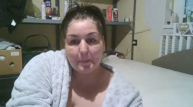 Snapshot of Mileva88 chatting on 01-06-25, 02:03 Mileva88 online show from 01-06-25, 02:03
