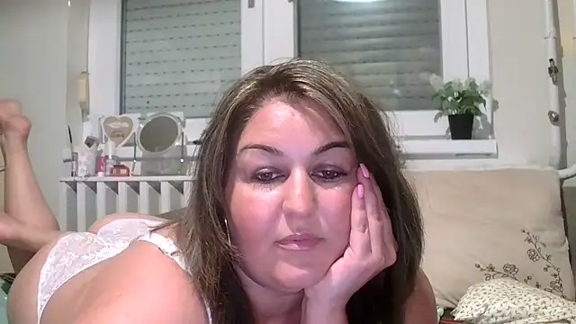 Snapshot of Mileva88 chatting on 09-19-25, 06:45 Mileva88 online show from 09-19-25, 06:45