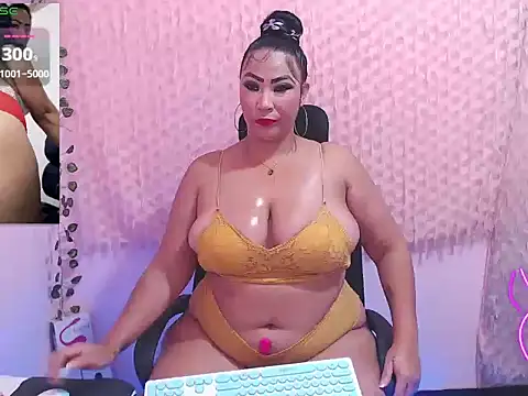 Snapshot of mature_beautifull chatting on 10-08-25, 11:38 mature beautifull online show from 10-08-25, 11:38