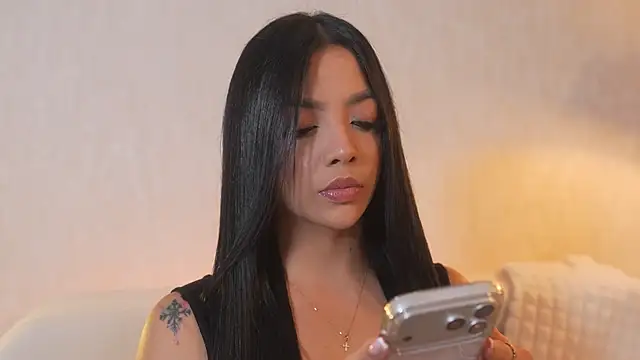 sarah hiill online show from 11-14-25, 08:12