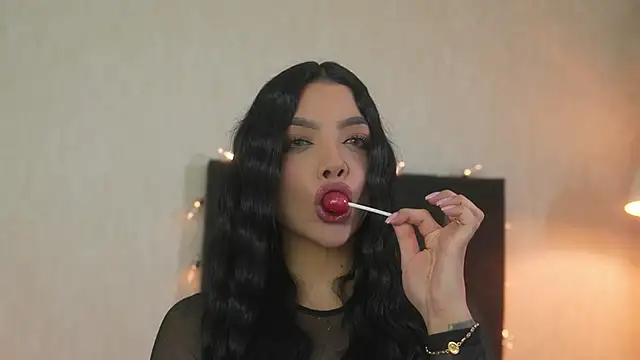 sarah hiill online show from 04-15-26, 10:21