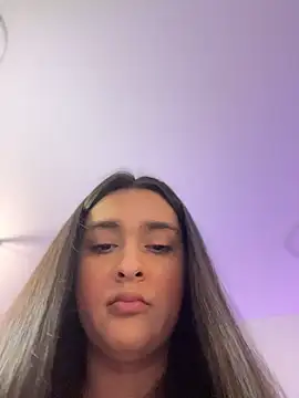 Snapshot of MiahWindsor chatting on 06-16-26, 02:11 MiahWindsor online show from 06-16-26, 02:11