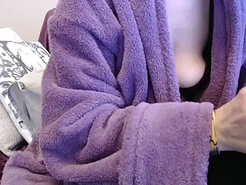 Snapshot of Galadriel chatting on 03-08-26, 04:38 Galadriel online show from 03-08-26, 04:38