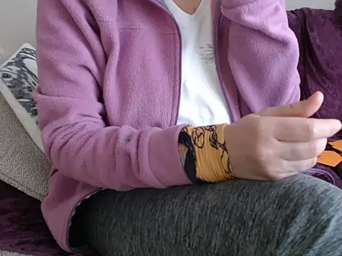 Snapshot of Galadriel chatting on 04-10-26, 04:08 Galadriel online show from 04-10-26, 04:08