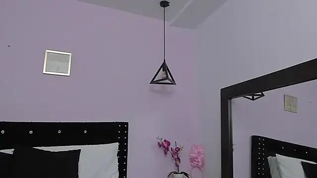 Snapshot of CeliWoods chatting on 02-09-25, 11:04 CeliWoods online show from 02-09-25, 11:04