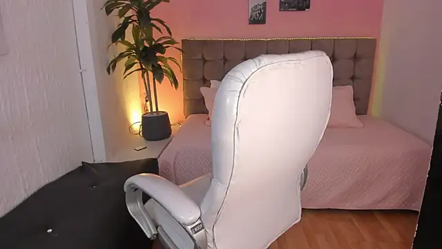 Stefhanyblow online show from 03-20-25, 01:57