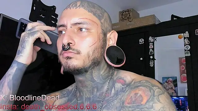 Snapshot of DEATHINK666XX chatting on 03-10-25, 08:01 DEATHINK666XX online show from 03-10-25, 08:01